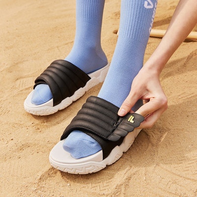 (W) Sandal FILA FUSION BARRICADE 'Hitam Putih' T12W321507F-BB Cheap (W) Sandal FILA FUSION BARRICADE 'Hitam Putih' T12W321507F-BB