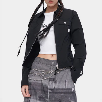 (W) FILA Fusion 黑色全拉链多口袋户外工装夹克 T11W423401F-BK Lookbook (W) FILA Fusion 黑色全拉链多口袋户外工装夹克 T11W423401F-BK