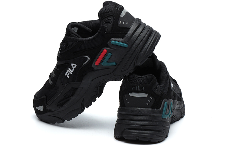 Shop Fila Fusion 斐乐潮牌 Catapult 复古厚底老爹鞋 女款 黑