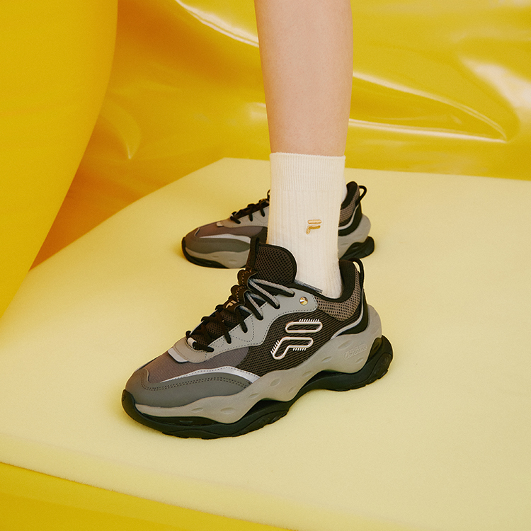 Sizing (W) FILA FUSION CHEESE スニーカー ブラック/グレー T12W331101FQP