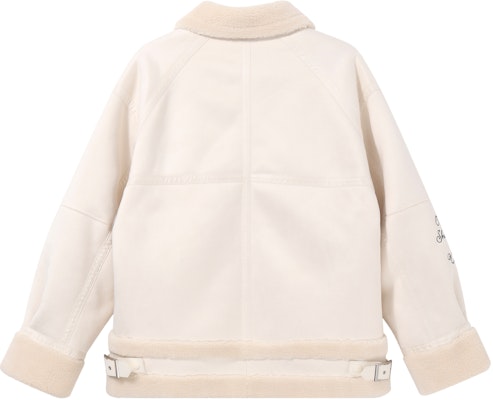 (W) FILA FUSION Jaket Sherpa Longgar Wanita Beige dengan Logo Bordir. T11W342913F-BQ Lookbook (W) FILA FUSION Jaket Sherpa Longgar Wanita Beige dengan Logo Bordir. T11W342913F-BQ