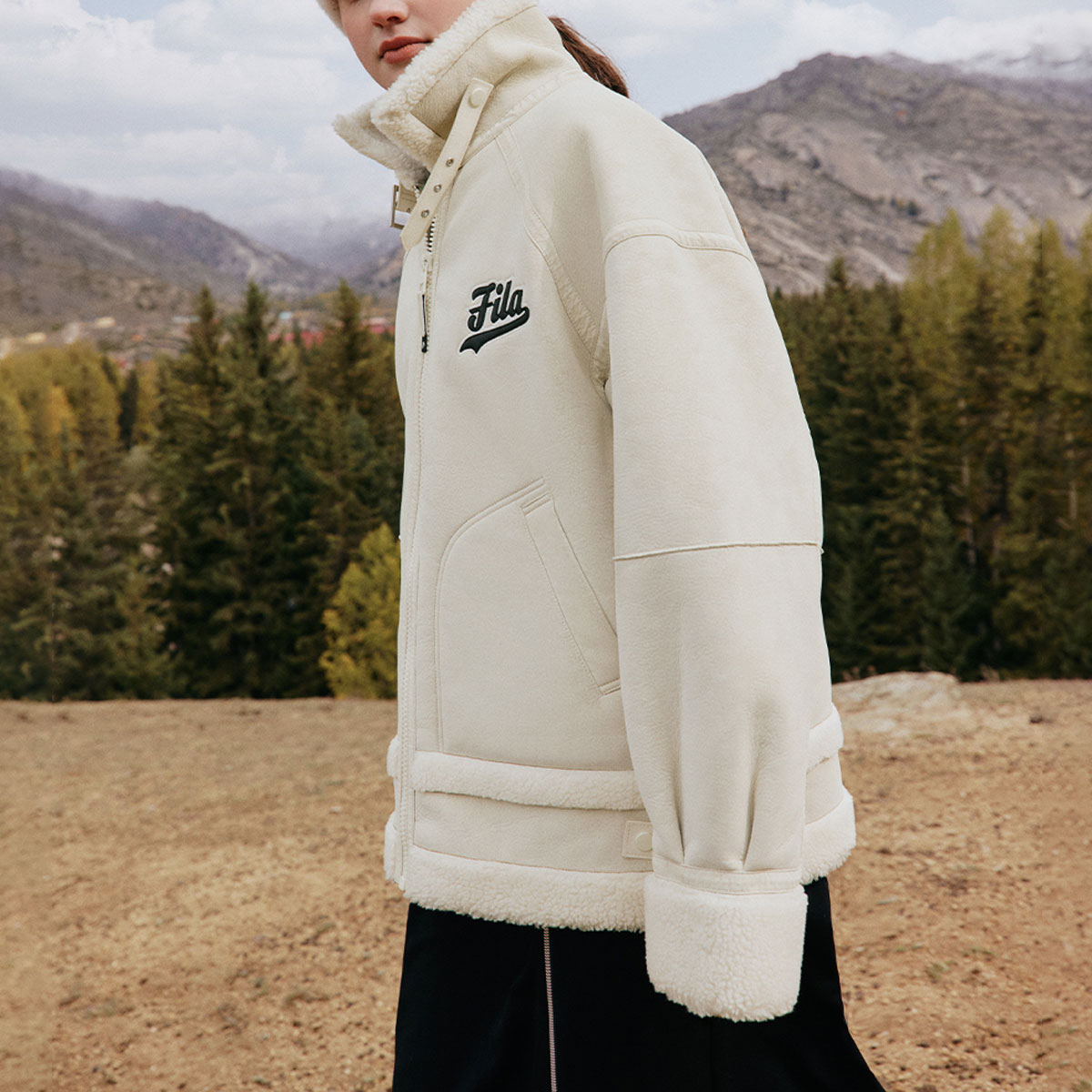 Details for (W) FILA FUSION Chaqueta Sherpa Suelta Mujer Beige con Logo Bordado. T11W342913F-BQ