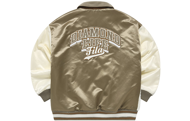 Lookbook (W) Chaqueta de Algodón Cálida FILA FUSION con Parche Bordado para Mujer. T11W242901F-DK