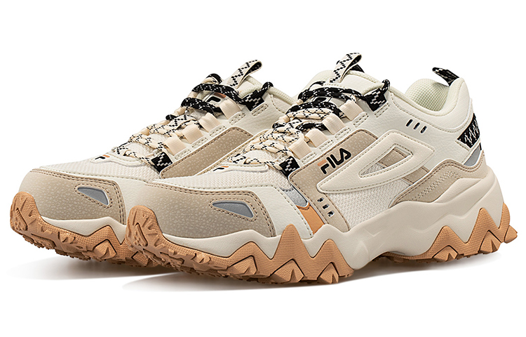 Lookbook FILA FUSION斐乐潮牌 Fellow 復古跑鞋 低幫 運動休閒鞋 女款 燕麥色