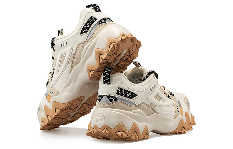 Shop FILA FUSION斐乐潮牌 Fellow 復古跑鞋 低幫 運動休閒鞋 女款 燕麥色