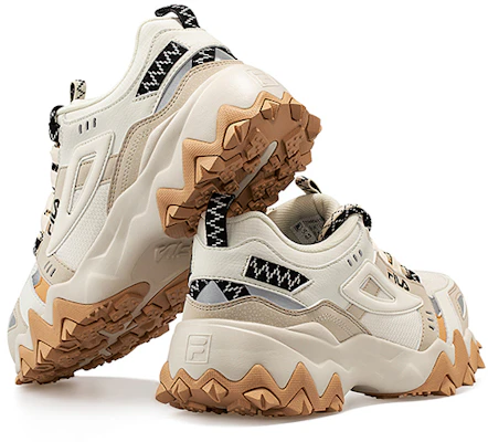 FILA FUSION斐乐潮牌 Fellow 復古跑鞋 低幫 運動休閒鞋 女款 燕麥色 Shop FILA FUSION斐乐潮牌 Fellow 復古跑鞋 低幫 運動休閒鞋 女款 燕麥色