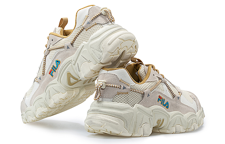 Shop Fila Fusion 斐乐潮牌 Fluid 貓爪復古跑鞋 女款 灰白黃