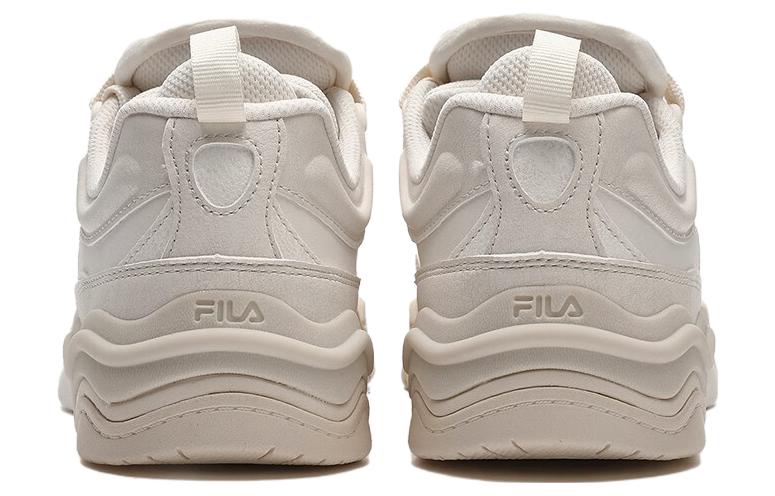 Shop FILA FUSION斐樂潮牌 包覆性耐磨 低筒 板鞋 女款 奶白色