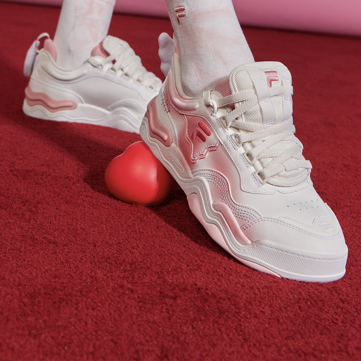 Sizing FILA FUSION斐樂潮牌 KICK 防滑耐磨輕便 低筒 球鞋 女款 白粉