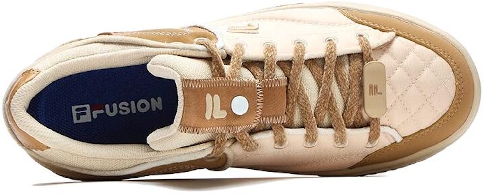 (W) FILA FUSION スタック スケシュー (ベージュブラウン) T12W312203FBT Lookbook (W) FILA FUSION スタック スケシュー (ベージュブラウン) T12W312203FBT