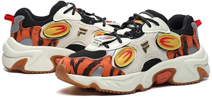 (W) FILA FUSION Raccoon CNY Sepatu 'Putih Oranye' T12W217316FBG Order (W) FILA FUSION Raccoon CNY Sepatu 'Putih Oranye' T12W217316FBG