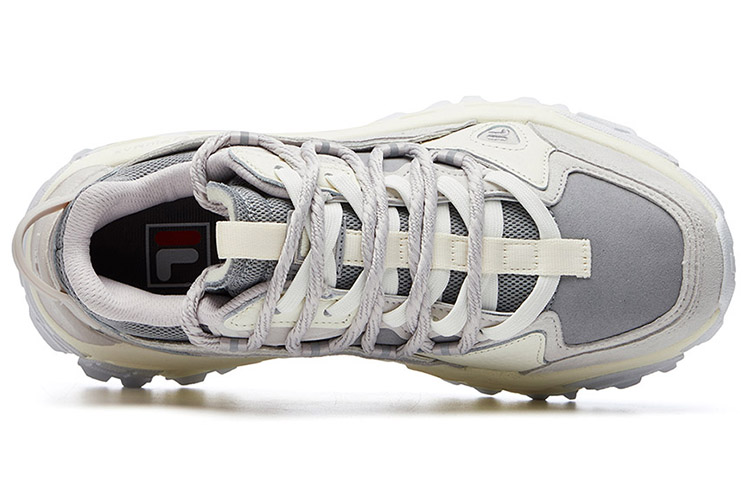 Shop Fila Fusion 斐乐潮牌 Sky Runner 透氣耐磨 低幫老爹鞋 女款 合金灰