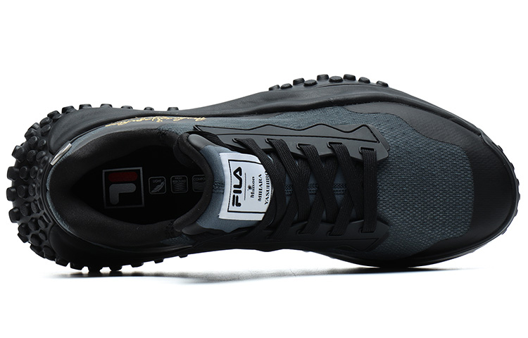 Shop (W) FILA FUSION × ミハラ FM9 スニーカー 黒/青 T12M125207FBB