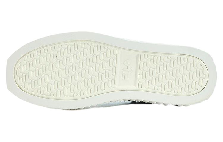 Shop FILA斐樂 GEAR 防滑耐磨 低筒 滑板鞋 女款 黑白