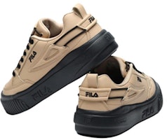 (W) FILA经典复古低帮运动鞋卡其色 F12W144313FCS Lookbook (W) FILA经典复古低帮运动鞋卡其色 F12W144313FCS