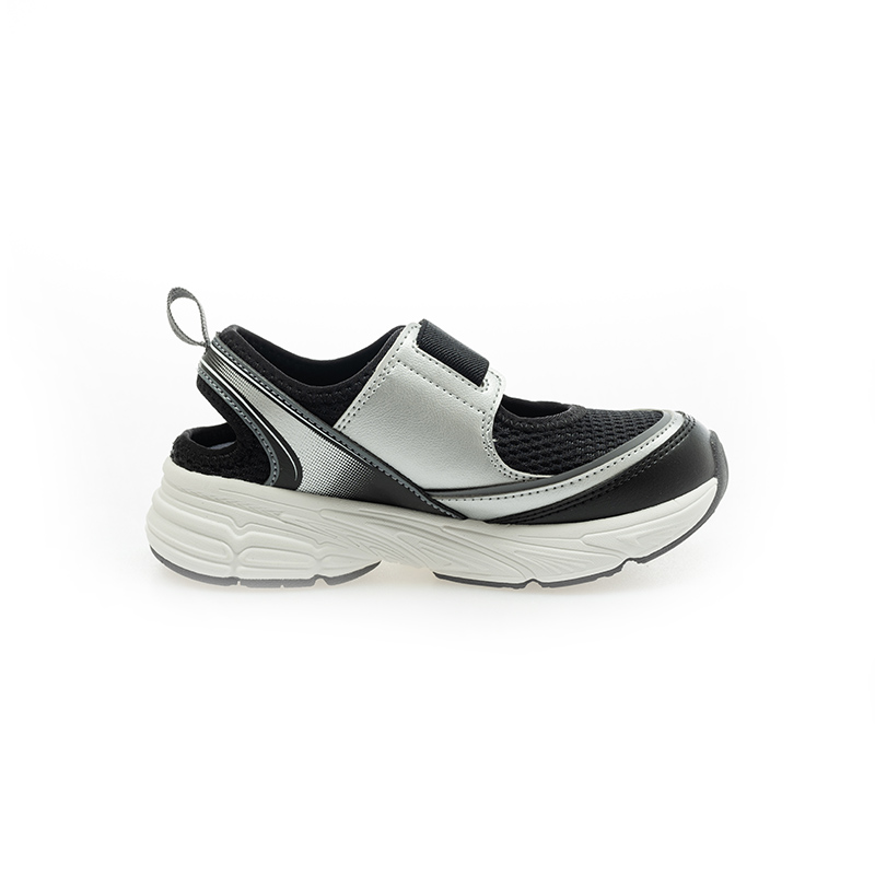 Shop (W) FILA Interun MJ 运动鞋 黑色金属 FK261CD01X052-001