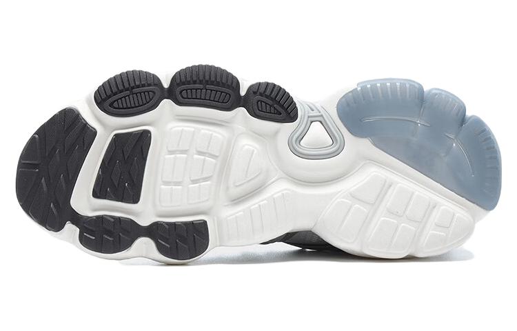 Shop FILA斐樂 Ladder 防滑耐磨 低筒 運動休閒鞋 女款 銀灰色