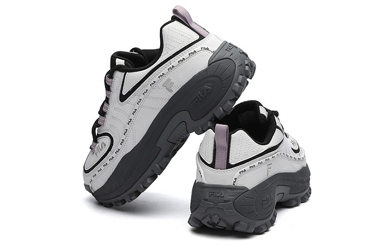 Shop (W) （女性用）FILA ロートップ ダッドシューズ 'グレーブラック' F12W144136FNB F12W144136FNB