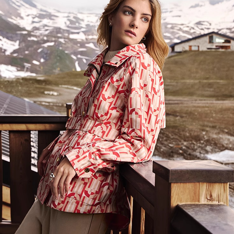 (Women) FILA Multi-Pocket Sport Jacket Full Print Stand Collar Red F11W344701F-RD 圖 4