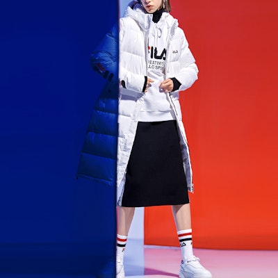 (Women) FILA Originale White Mid-Length Hooded Down Jacket with Logo Print F51W048940FWT Shop (Women) FILA Originale White Mid-Length Hooded Down Jacket with Logo Print F51W048940FWT