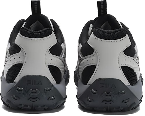 FILA斐樂 PEBBLE 舒適百搭減震耐磨 低筒 休閒跑步鞋 女款 灰黑 Shop FILA斐樂 PEBBLE 舒適百搭減震耐磨 低筒 休閒跑步鞋 女款 灰黑