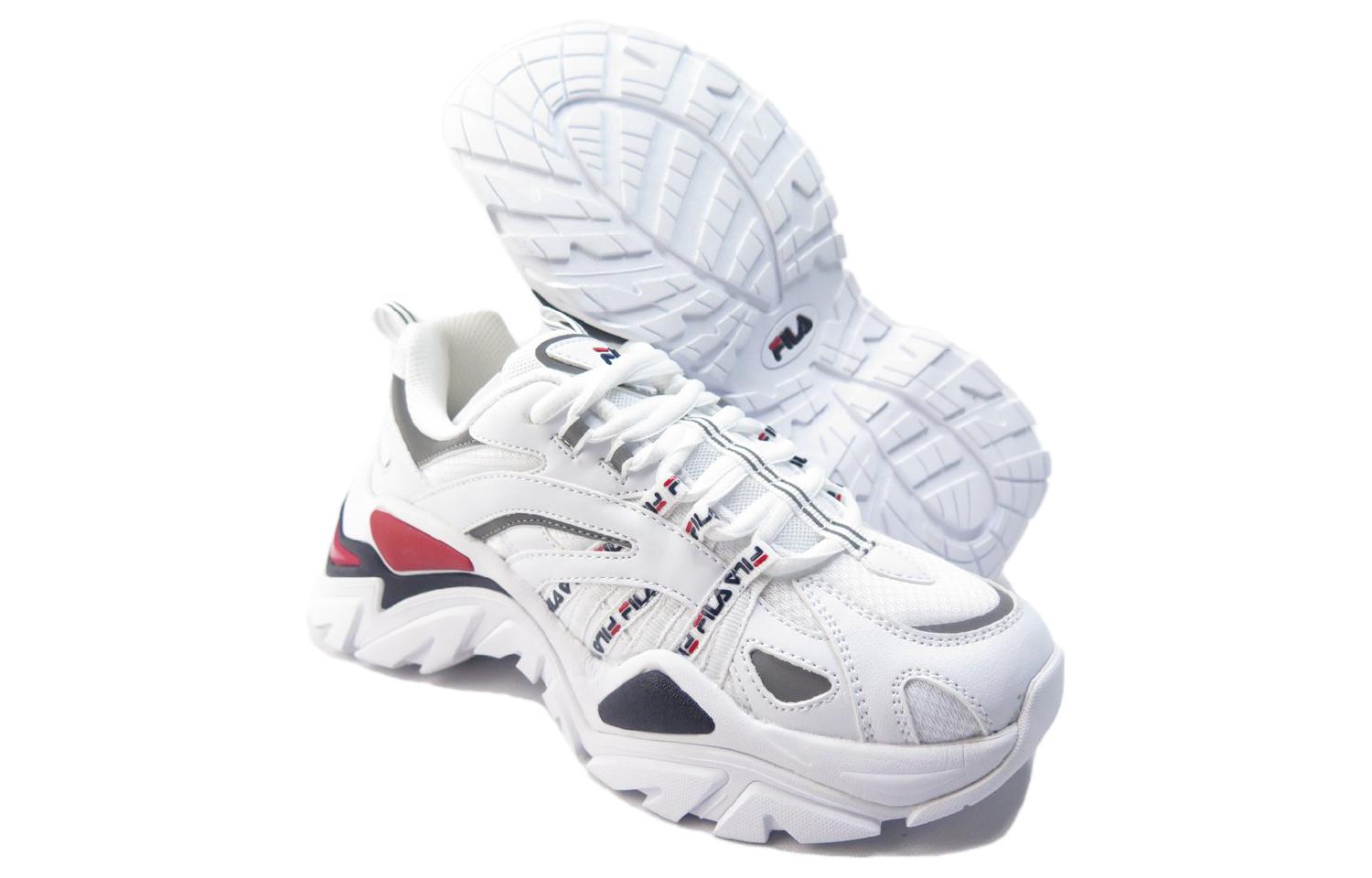 Lookbook (W) FILA Sepatu Lari Retro Putih/Hitam/Merah 1JM00800_125