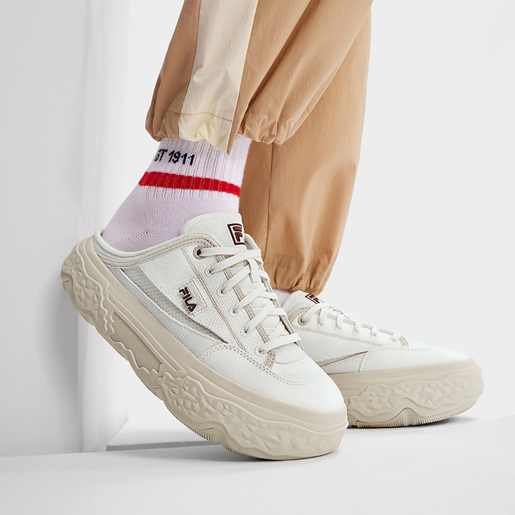 Lookbook (W) FILA ROCK Mule 'Putih Pucat' F12W432307FWW
