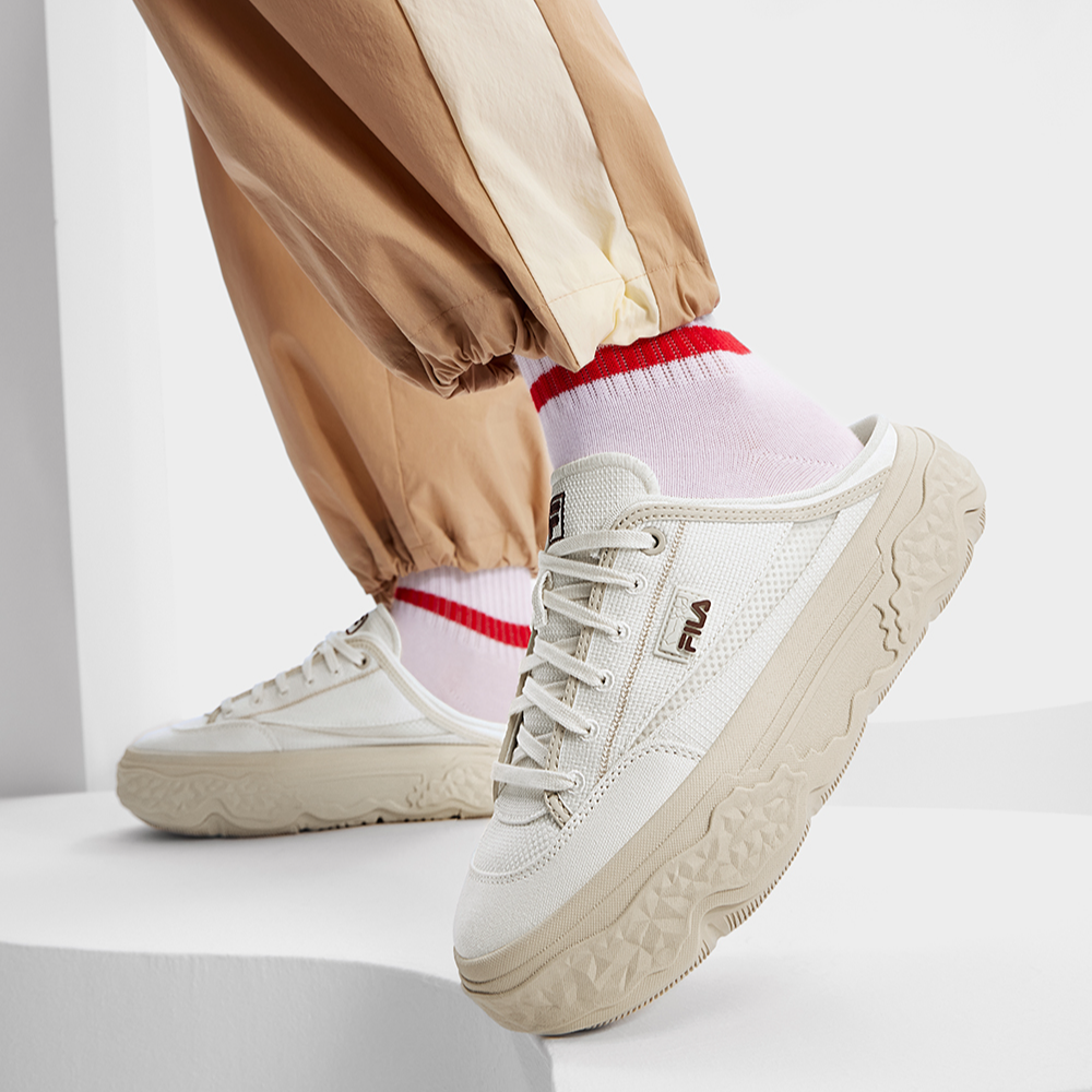 Shop FILA斐樂 ROCK 岩石穆勒鞋 MULE 防滑耐磨 低幫 帆布鞋 女款 微白