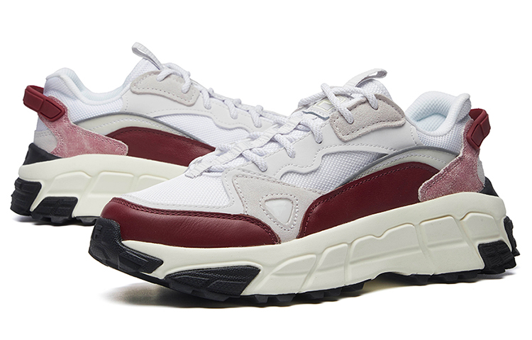 Shop Fila 斐乐 Skyrunner 天型者 復古百搭 厚底休閒老爹鞋 女款 灰紅