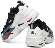 Shop Fila Fusion 斐樂潮牌 Tracer 防滑透氣 復古休閒老爹鞋 女款 黑白藍