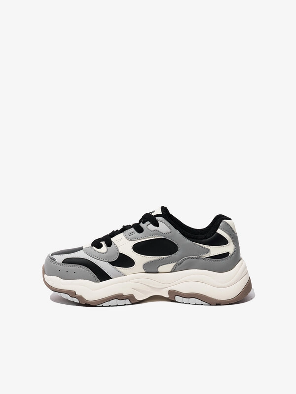 Lookbook Fila Wavy Rumble Hitam Kelabu Putih 1100FS253OD03X009001