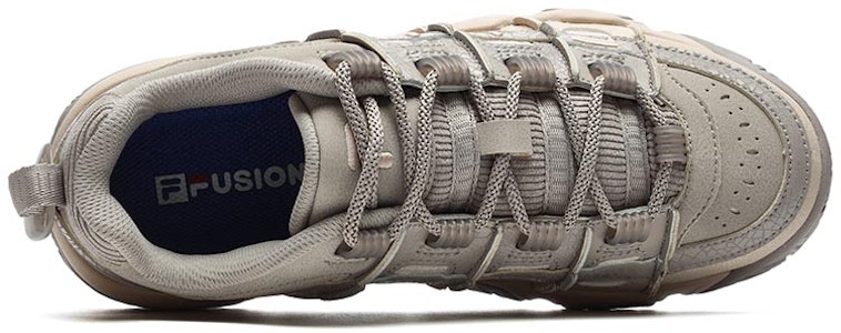 FILA FUSION斐樂潮牌 ADE Barricade 潮流時尚文化 復古籃球鞋 女款 海豚灰淺粉 Lookbook FILA FUSION斐樂潮牌 ADE Barricade 潮流時尚文化 復古籃球鞋 女款 海豚灰淺粉