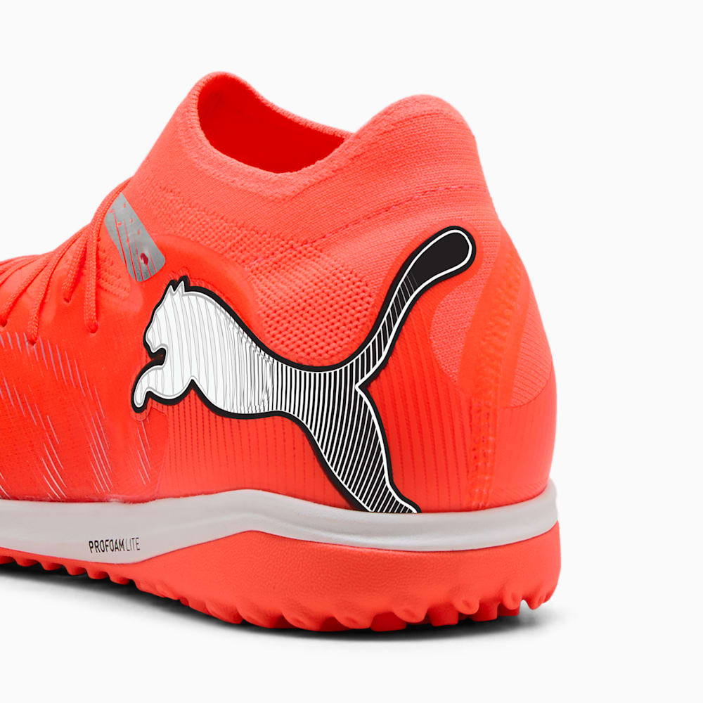 Lookbook (W) 未来 9 专业笼式 荧光红-彪马白-彪马黑-彪马银 108902-01