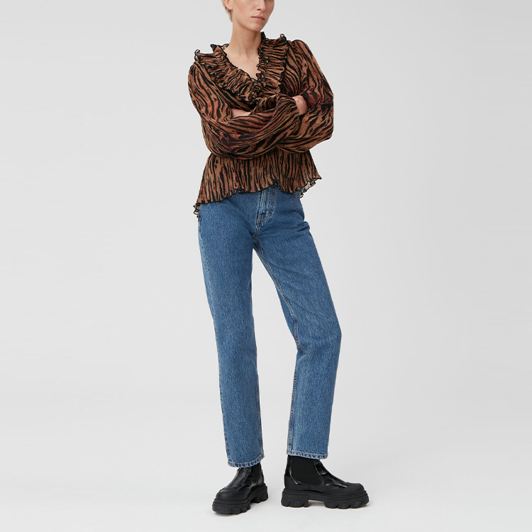 Lookbook (W) Blus Wanita Lengan Panjang V-Neck GANNI FW21 Corak Harimau Coklat F6707-177