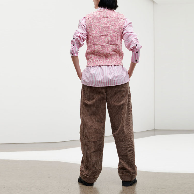 Shop (W) GANNI SS22粉色无袖字母印花背心时尚款式。 K1649-506