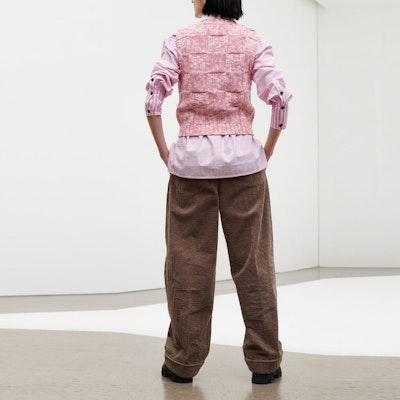 (W) GANNI SS22粉色无袖字母印花背心时尚款式。 K1649-506 Shop (W) GANNI SS22粉色无袖字母印花背心时尚款式。 K1649-506