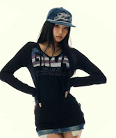 (Women) GILA ARCHIVE USA Logo V-Neck Black Long Sleeve Shirt GL26SPTP12BK (Women) GILA ARCHIVE USA Logo V-Neck Black Long Sleeve Shirt GL26SPTP12BK