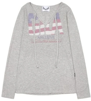 (W) 길라 아카이브 USA 로고 브이넥 긴팔 셔츠 - 그레이 GL26SPTP12GY Details for (W) 길라 아카이브 USA 로고 브이넥 긴팔 셔츠 - 그레이 GL26SPTP12GY