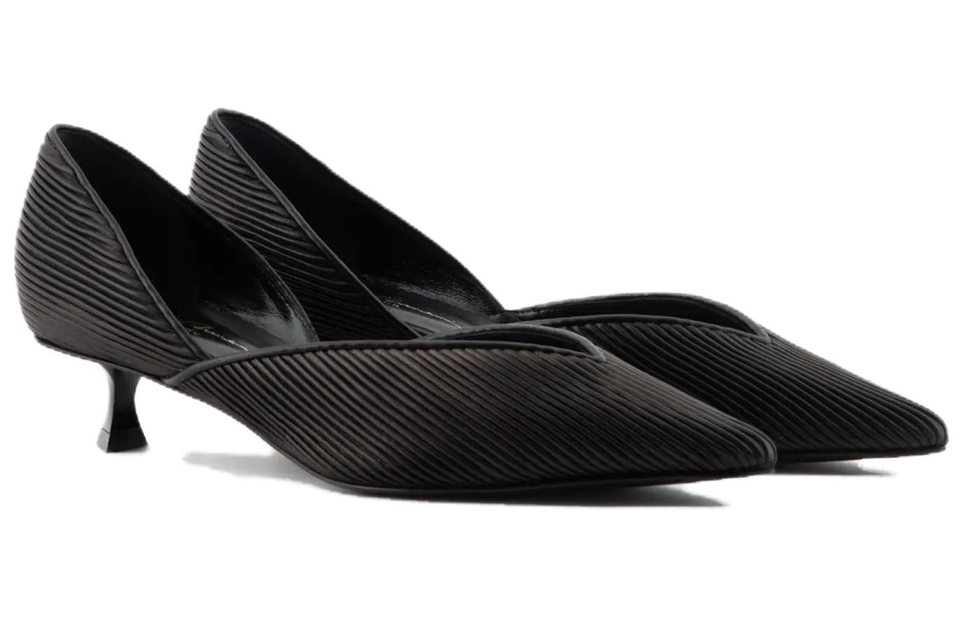 Lookbook (W) Giorgio Armani Tacones Bajos de Cuero 'Negro' 'Elegante con Pliegues y Rayas' X1E949XN966K001