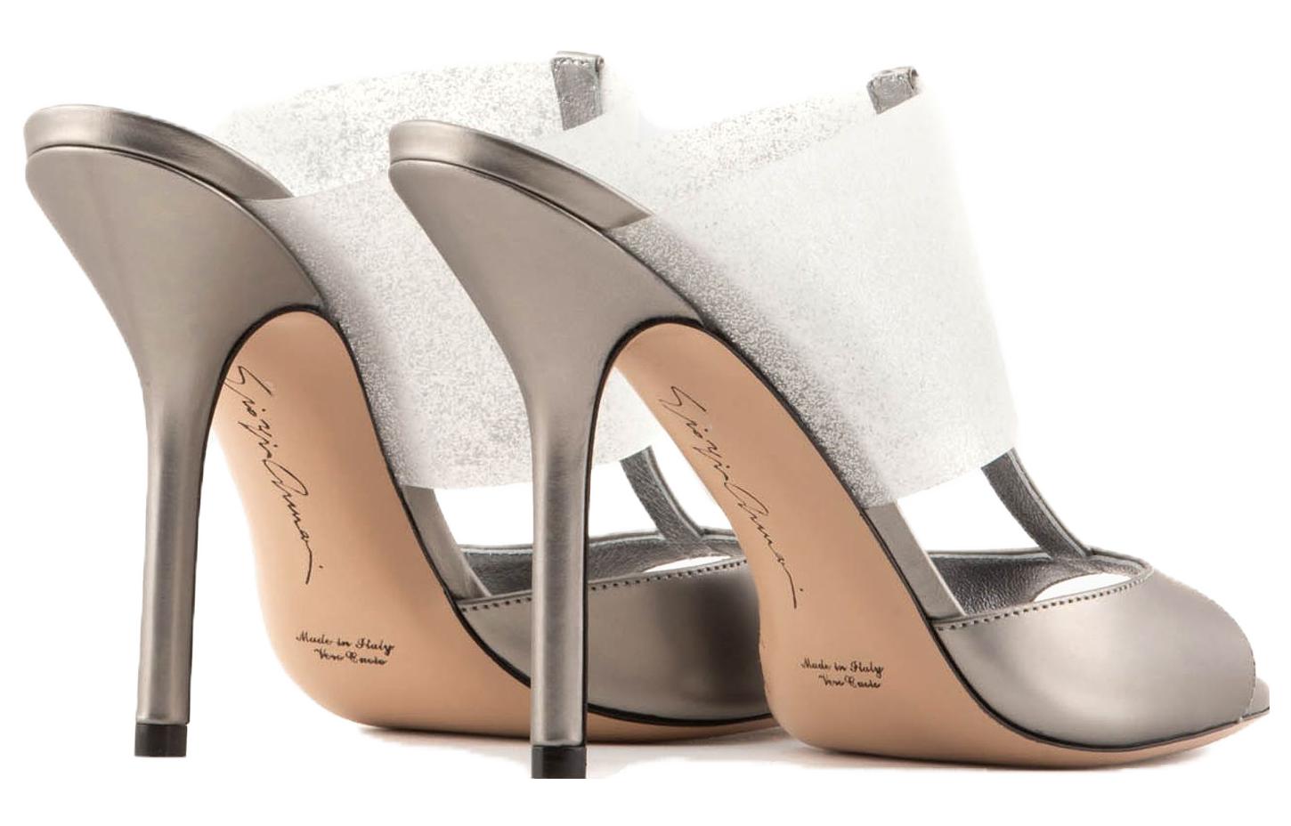 Shop (W) アルマーニ レザーサンダル (シルバー) X1R018XN8061A647