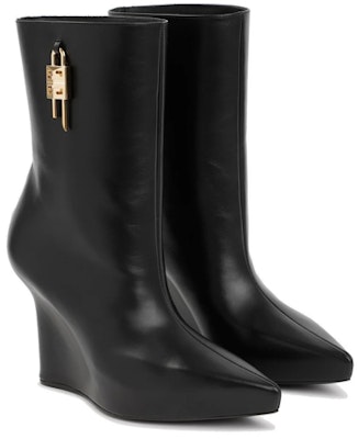 (W) Givenchy Sepatu Bot Wedge Tumit Anak Sapi dengan Lock Charm 'Hitam' BE6041E1M1-001 Lookbook (W) Givenchy Sepatu Bot Wedge Tumit Anak Sapi dengan Lock Charm 'Hitam' BE6041E1M1-001