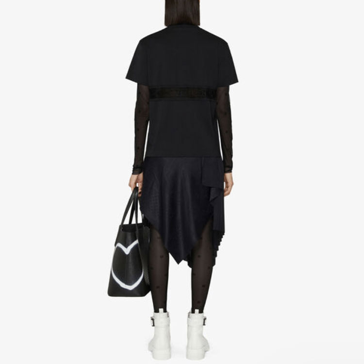 Shop (W) Givenchy FW21 Kaos Hitam Pendek Regular dengan Hiasan Renda Trim. BW709T3Z7Z-001