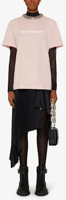 (W) 纪梵希FW21标志裸粉短袖针织T恤。 BW707Z3Z85-657 Lookbook (W) 纪梵希FW21标志裸粉短袖针织T恤。 BW707Z3Z85-657