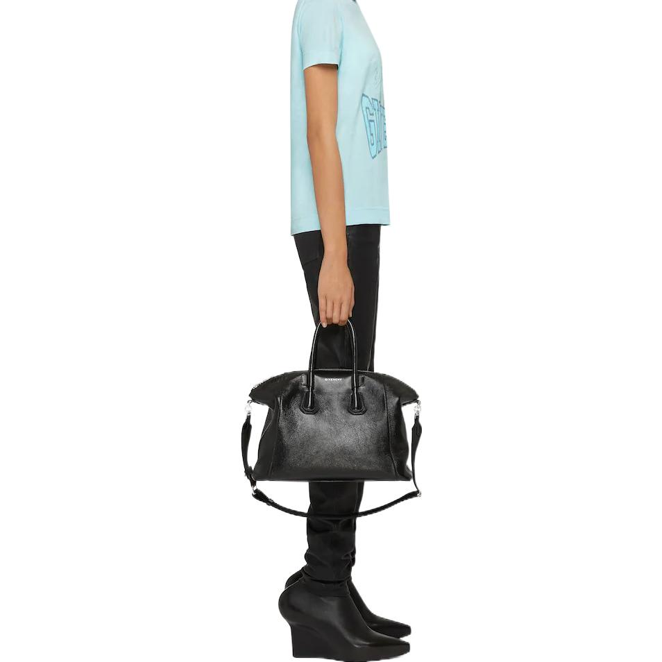 Shop (Women) Givenchy FW22  Blue Logo Print Crewneck T-Shirt BW70AS3ZB1-466