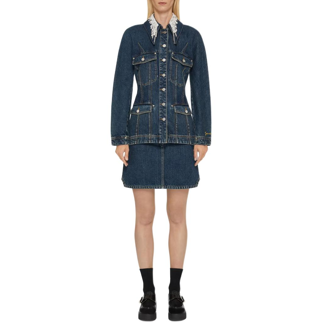 Lookbook (W) GIVENCHY FW24 Jaket Denim Biru dengan Bordir Renda dan Satu Kancing. BW00QCG1ZS-420
