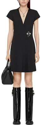 (W) ジバンシィ SS22 ブラック Vネック ミニドレス U型ロック付き レディース用 BW21DK1497-001 Lookbook (W) ジバンシィ SS22 ブラック Vネック ミニドレス U型ロック付き レディース用 BW21DK1497-001