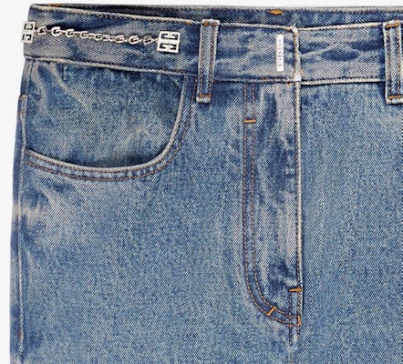 (W) Givenchy SS24 Jeans Flared Mid-Rise Aksen Logo Metal Wanita - Biru. BW51145Y9N-420 Details for (W) Givenchy SS24 Jeans Flared Mid-Rise Aksen Logo Metal Wanita - Biru. BW51145Y9N-420