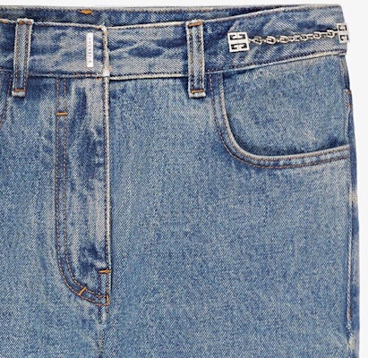 (W) Givenchy SS24 Jeans Flared Mid-Rise Aksen Logo Metal Wanita - Biru. BW51145Y9N-420 Sizing (W) Givenchy SS24 Jeans Flared Mid-Rise Aksen Logo Metal Wanita - Biru. BW51145Y9N-420