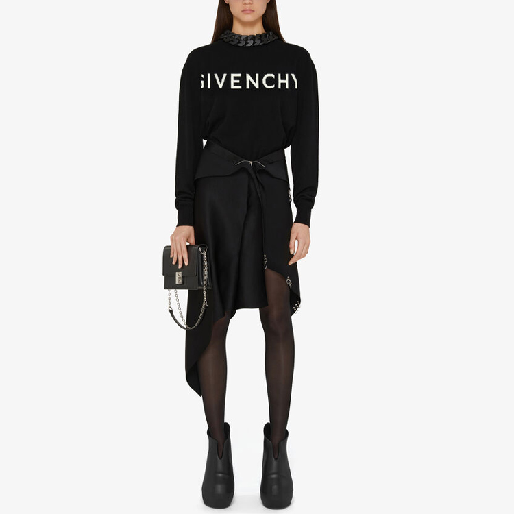 Lookbook (W) Sweater GIVENCHY Hitam dengan Logo Huruf Print Bahan Cashmere BW90CU4Z9S-004