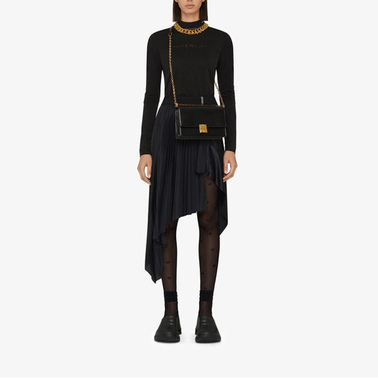 Lookbook (W) Givenchy x Chito SS22 Kaos Lengan Panjang Hitam Cetak Huruf Cotton. BW70903Z7C-001